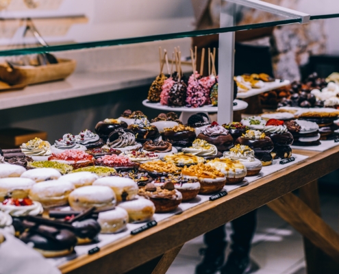 Büffet mit vielen Desserts